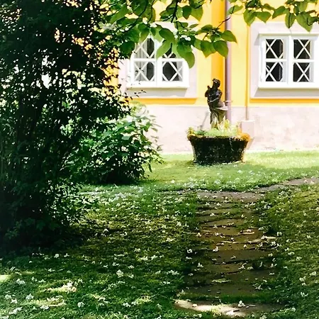 Apartman Schloss Mit Eigenem Garten Und Parkplatz *