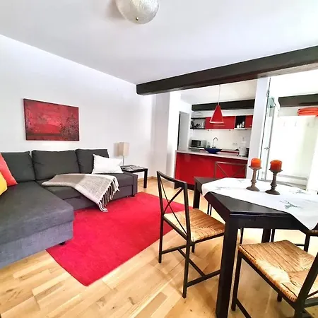Daire Schloss Mit Eigenem Garten Und Parkplatz Salzburg