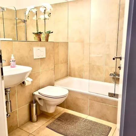 Apartman Schloss Mit Eigenem Garten Und Parkplatz *