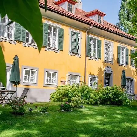 Daire Schloss Mit Eigenem Garten Und Parkplatz Salzburg