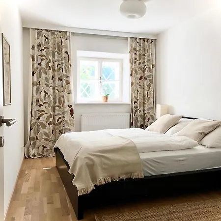 Schloss Mit Eigenem Garten Und Parkplatz Apartman *
