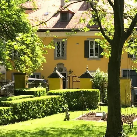 Schloss Mit Eigenem Garten Und Parkplatz * Solnohrad